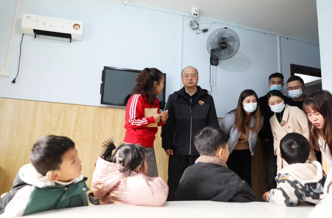 贵阳西南国际商贸城暖冬捐赠公益行,叩响聋儿无声世界