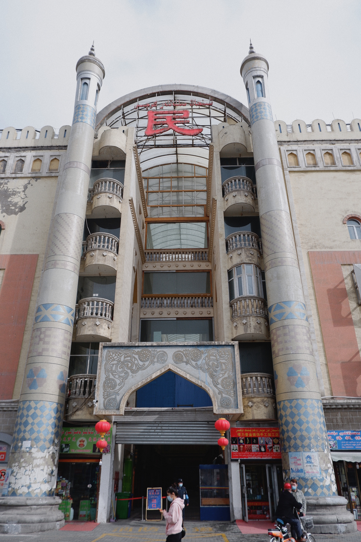 新疆大型玉石批发市场,十块跟几万的分不清好坏,摊主都劝不要买
