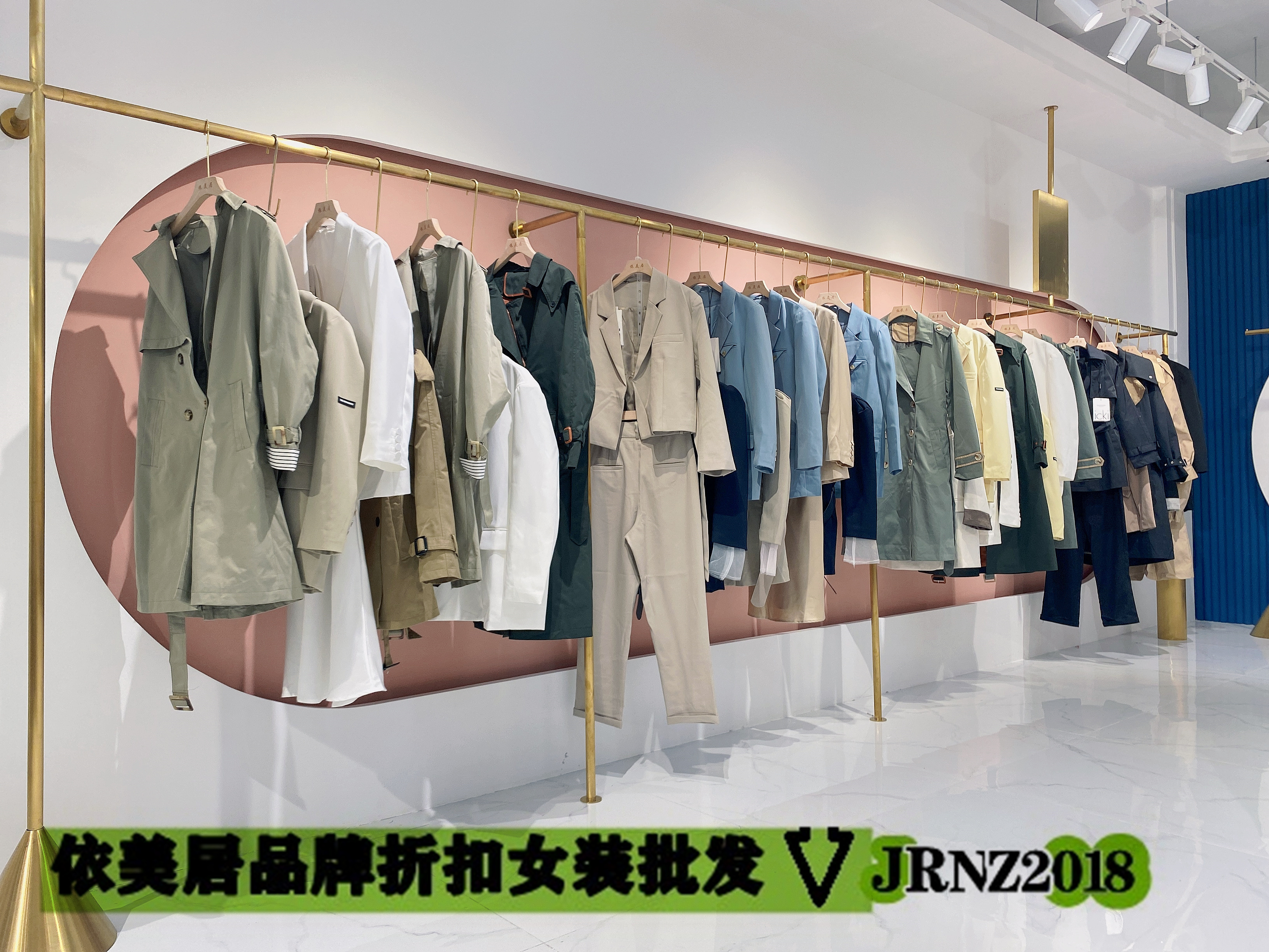 女装实体店如何寻找合适的服装尾货批发市场进货？