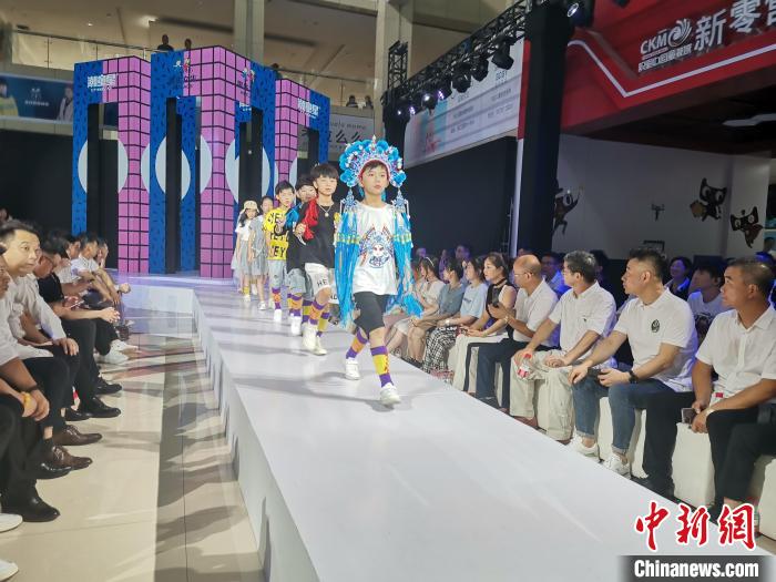 探访中国最大童装生产基地织里：小童装织就共富路