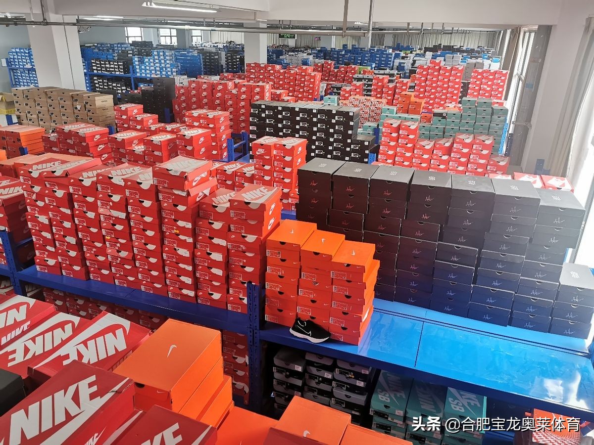 耐克阿迪达斯折扣店加盟:耐克阿迪达斯正品货源怎么找