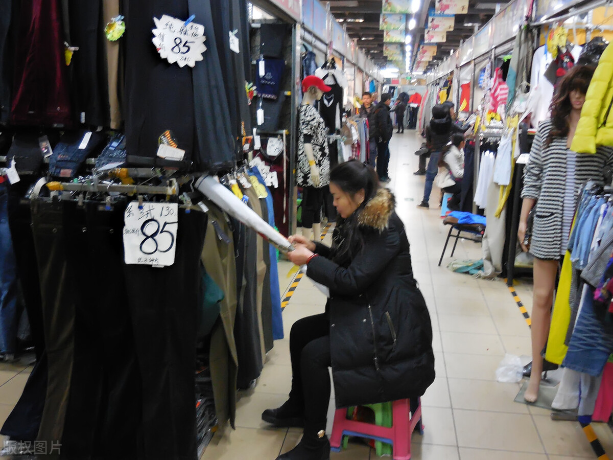 最便宜的衣服批发市场在哪 _最便宜的服装批发全国最低价-第1张图片-潮百科