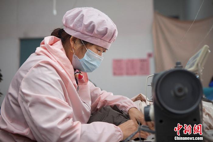 嘉兴平湖:拼多多上高性价比羽绒服 每年生产服装3亿件