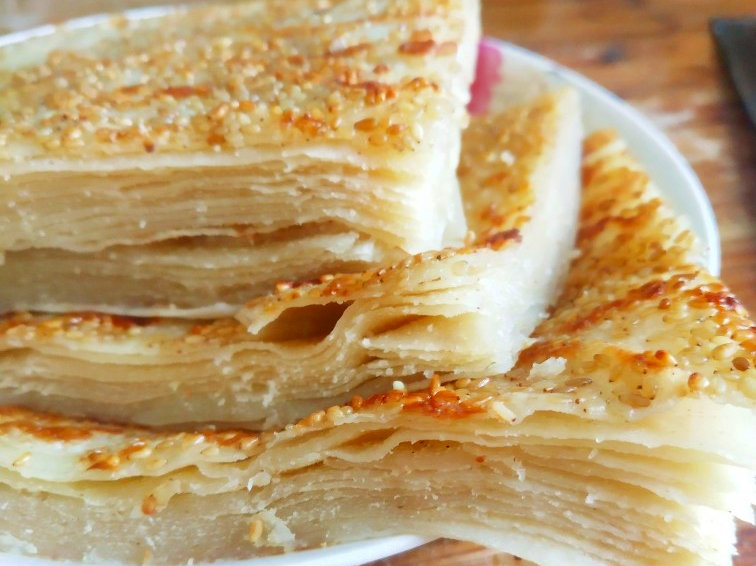 千层饼怎么做才好吃?原来和面有技巧,做对了外黄里暄,酥软油润