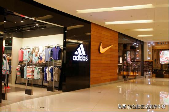 阿迪达斯实体店比网上贵多少（阿迪达斯实体店和网店的价格一样吗）