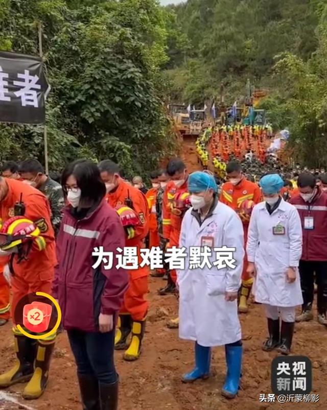 消防员的衣服是啥颜色（消防员的消防衣是什么颜色）