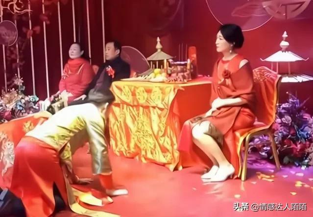 结婚丈母娘穿什么衣服体面（结婚丈母娘穿什么衣服好看）