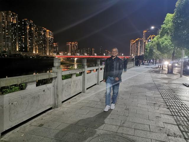 乞丐裤男士图片（乞丐裤 男）