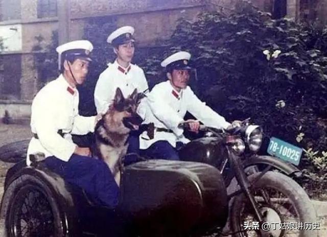 女装大佬如何隐藏自己的小兄弟可上厕所（女装大佬如何隐藏自己的小兄弟,永远拿不出来）