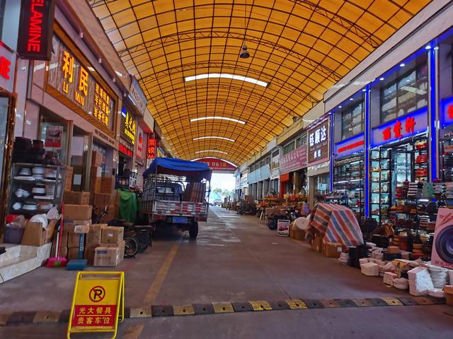 从事餐饮业的人都知道,要买厨具,餐具等必定要到番禺的沙溪村