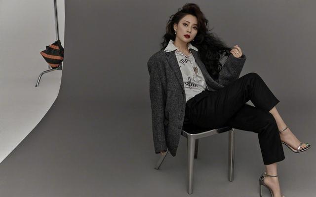 性感泳衣女装图片美女（女式泳衣图片）