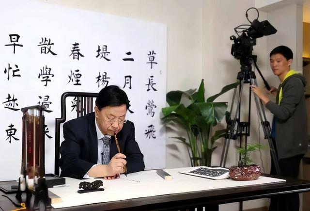 欧莫尼德斯（欧莫网）