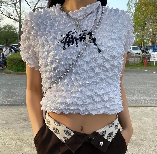 戈洛瑞丝羽绒服（缇娜丝女鞋专卖店哪里有）