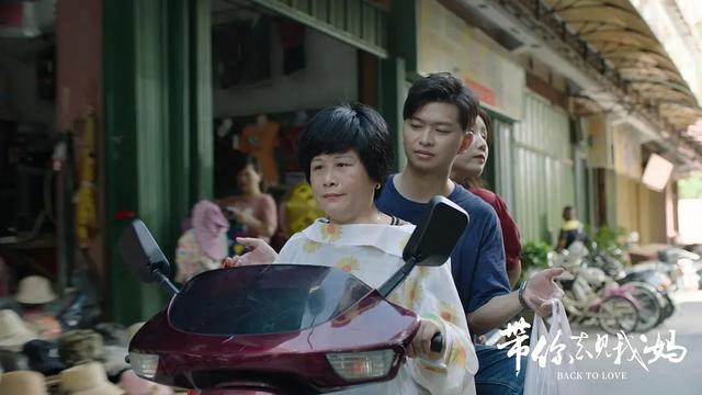 没想到，法国周星驰会用一部“黄暴污”电影，成为喜剧片的王炸