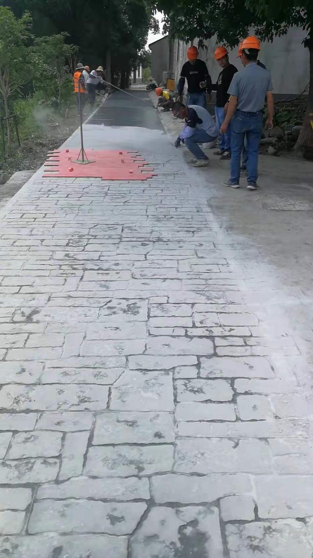 压花地坪施工厂家（压花地坪材料销售公司）