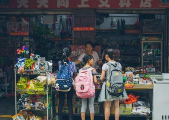 进口零食店进货渠道在哪里（零食店进货渠道在哪里做）