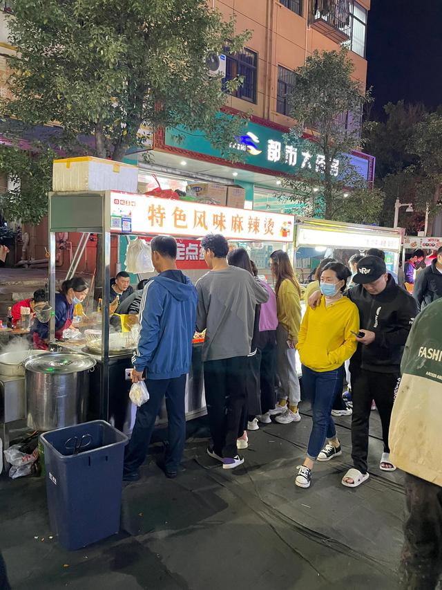 深圳十大夜市地摊一个月多少钱（深圳十大夜市地摊一个月多少平）