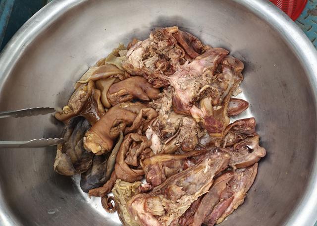 熟食店猪头肉卖多少钱一斤，熟猪头肉批发5元一斤多少
