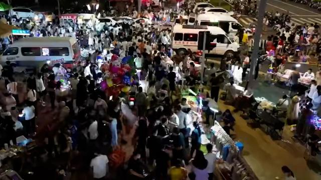 青岛热闹的夜市在哪里，青岛市北区地摊夜市在哪里