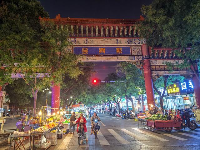 青岛夜市街，青岛本地夜市