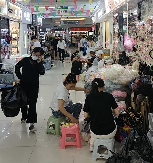 义乌小商品两元店在哪里批发，义乌小商品批发市场二元店批发