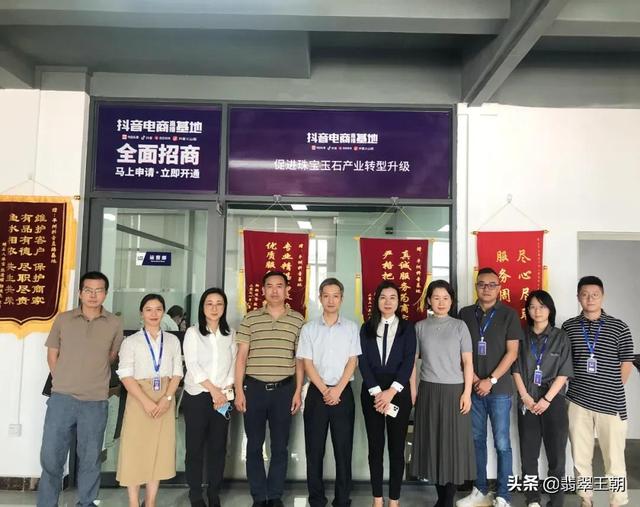 佛山平洲翡翠手镯批发价格，佛山平洲翡翠手镯批发价格表？