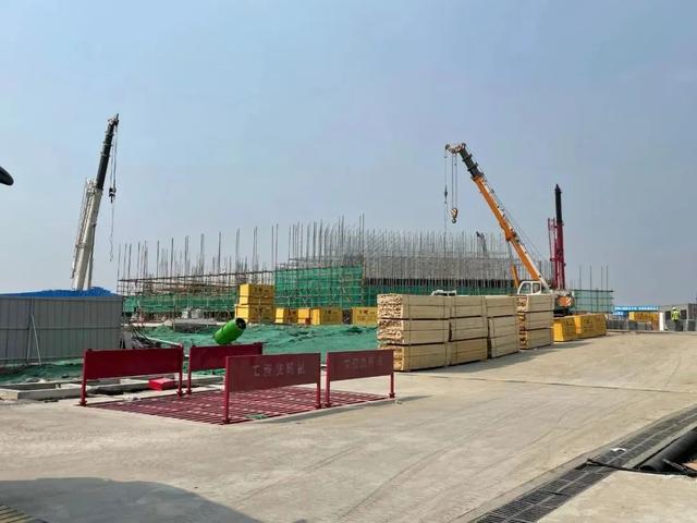 南京丹阳眼镜批发市场在哪里，江苏丹阳眼镜批发市场拿货老花镜水晶石老花镜？
