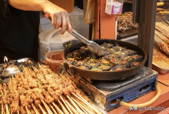 我摆地摊卖大力百度百科，开局地摊卖大力？