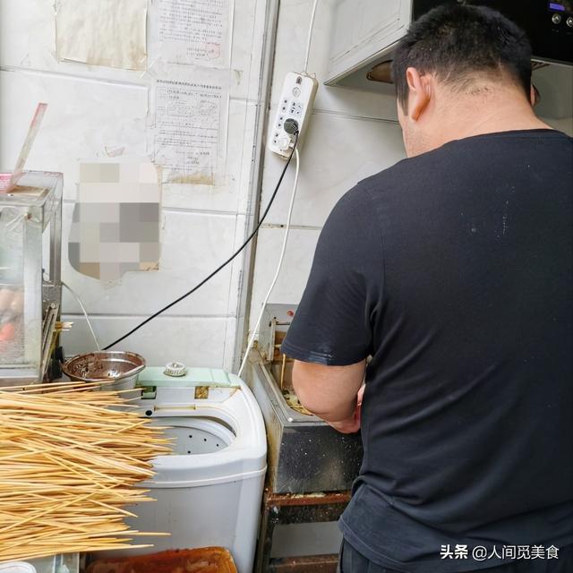 1元串串香摆摊菜品都有哪些，串串一元一串挣钱吗？