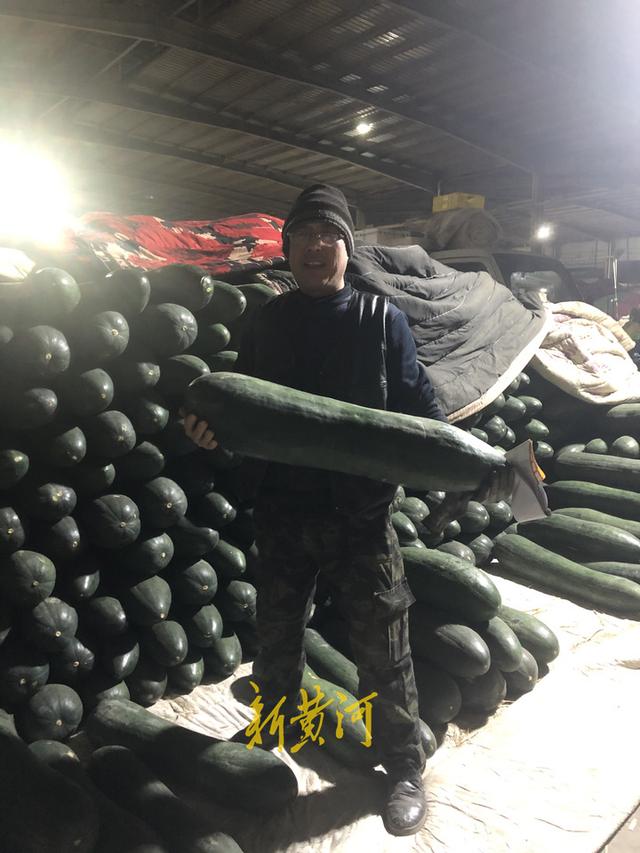 市场卖青菜一天赚多少钱，市场卖青菜一天赚多少钱啊？