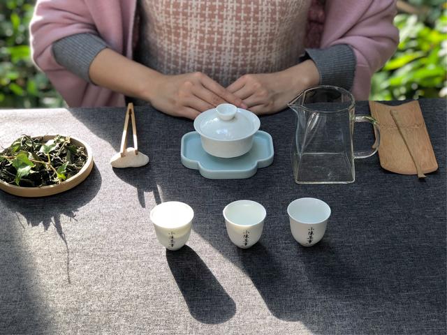 细腰、斗笠、高足，不管啥造型，为什么国内茶杯普遍没有“把”？