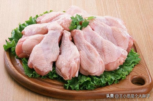 市场上的冷冻鸡肉从哪里来？为何一直卖不完？安全吗？看完就明白