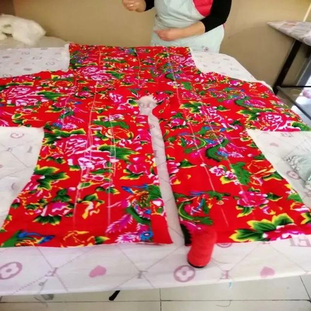 微商卖服装货源怎么找，微商卖服装货源怎么找客户？